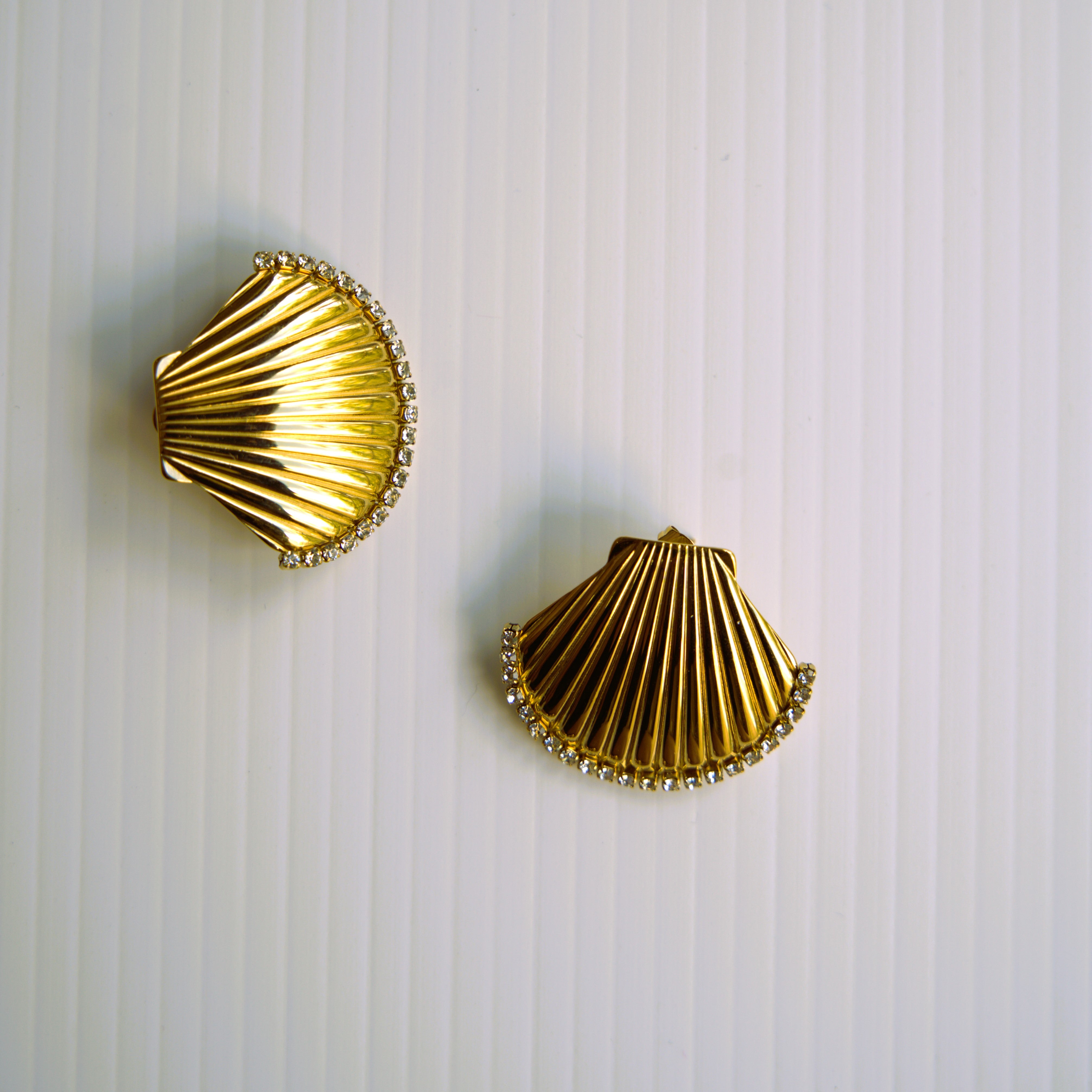 Radiant Scallop Stud Earrings