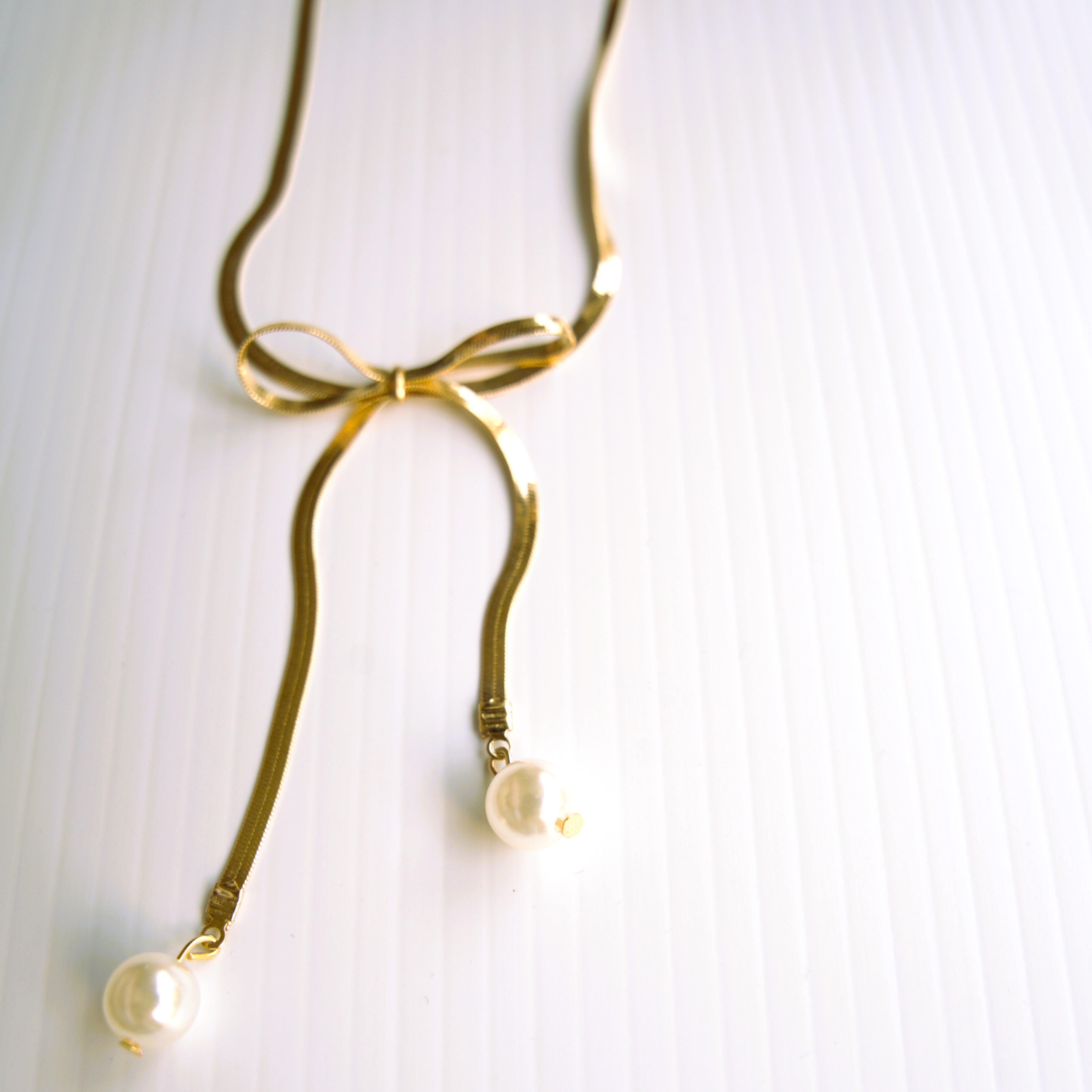 Elegance Bow Tie Pearl Necklace