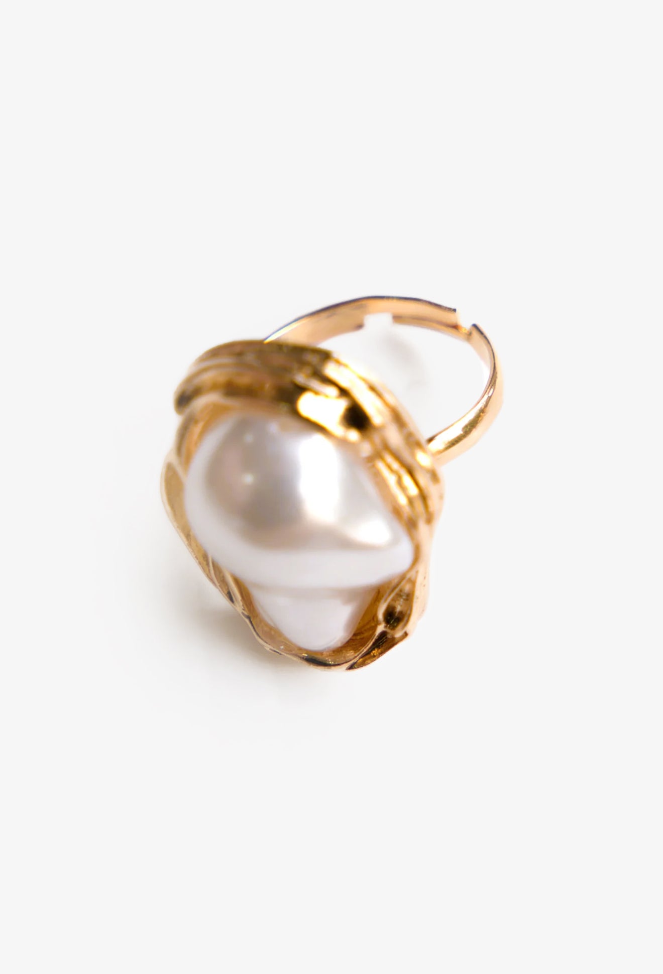 Retro Elegance Pearl Statement Ring